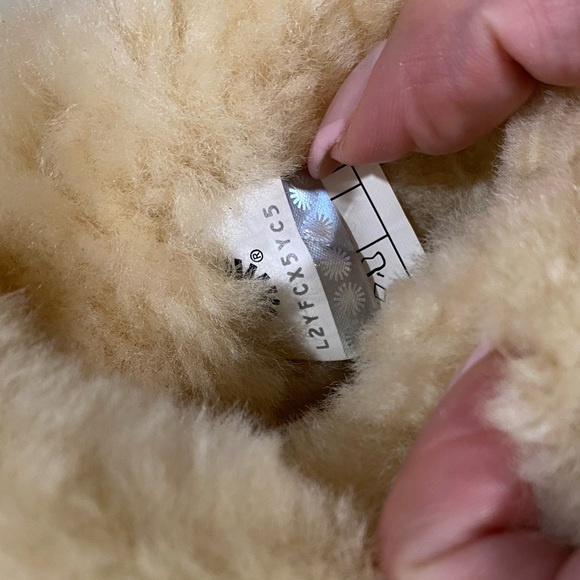 Women’s UGG Bailey Button Boot - Picture 11 of 11